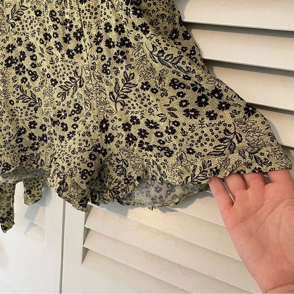 NEW Urban Outfitters size medium Ditzy Floral Print Tie Back Puff Sleeve Romper - Picture 10 of 14